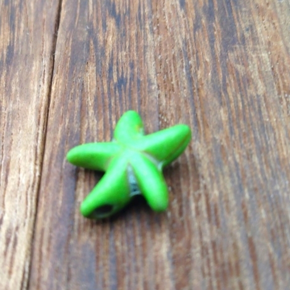 Jewelry - Green starfish charm